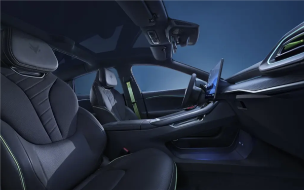 環(huán)抱式設(shè)計(jì)+賽車座椅！極狐阿爾法S5內(nèi)飾官圖發(fā)布