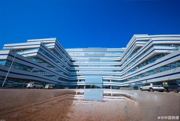 國(guó)內(nèi)首個(gè)梯田造型地鐵車輛段投入使用：整個(gè)車輛段依山而建