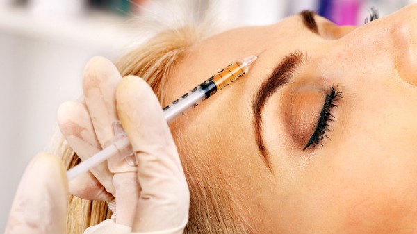 自身脂肪能填充額頭嗎？注射人體脂肪過多會(huì)水腫嗎？