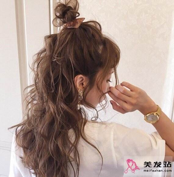 日系簡(jiǎn)單扎發(fā)推薦 好看百搭元?dú)馇纹? title=