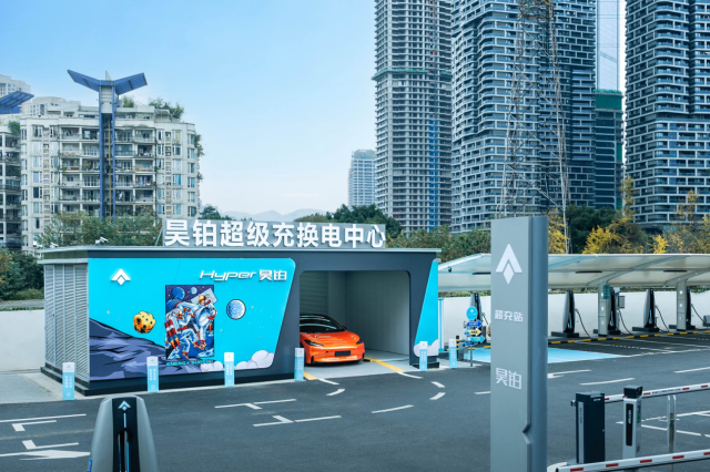 卷超充，昊鉑遙遙領(lǐng)先！超充狂魔昊鉑直流超充樁數(shù)量列中國車企第一