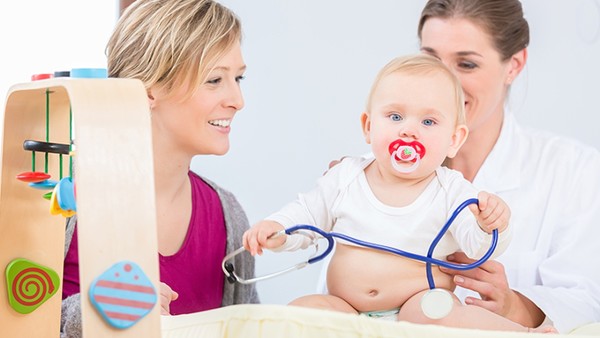 嬰兒游泳有什么好處？嬰兒游泳主要有8個(gè)好處