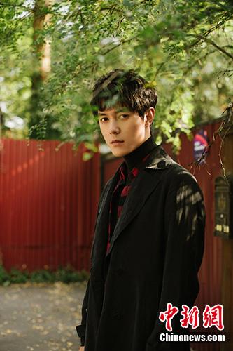 張超街頭寫真率性不羈 綠意盎然間尋找詩意心情（張超街頭寫真率性不羈）(2)