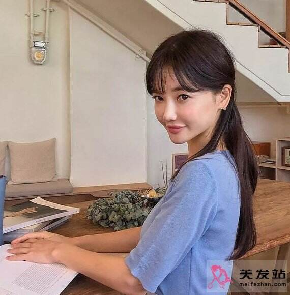 簡單好看扎發(fā)設(shè)計(jì) 輕松凸顯時(shí)尚氣質(zhì) 簡單好看扎發(fā)設(shè)計(jì) 輕松凸顯時(shí)尚氣質(zhì)