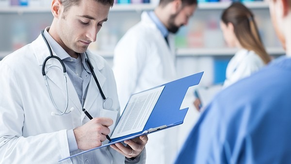 為什么掛號(hào)要選副主任醫(yī)師盡量別掛主任醫(yī)師？