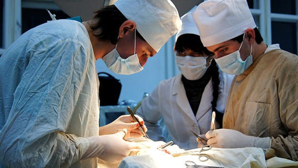 胸部縮小除了手術(shù)有別的嗎 找到非手術(shù)方法縮小胸部的秘密！