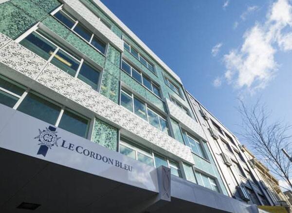 西餐學(xué)校十大排名，選這些讓就業(yè)道路更順暢！