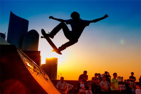 十種不適合學滑板的人 怕摔怕疼是大忌，你敢學嗎