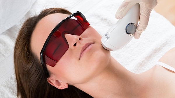 曾經(jīng)被譽為人體美容專家、清純玉女湯加麗遭遇整容門