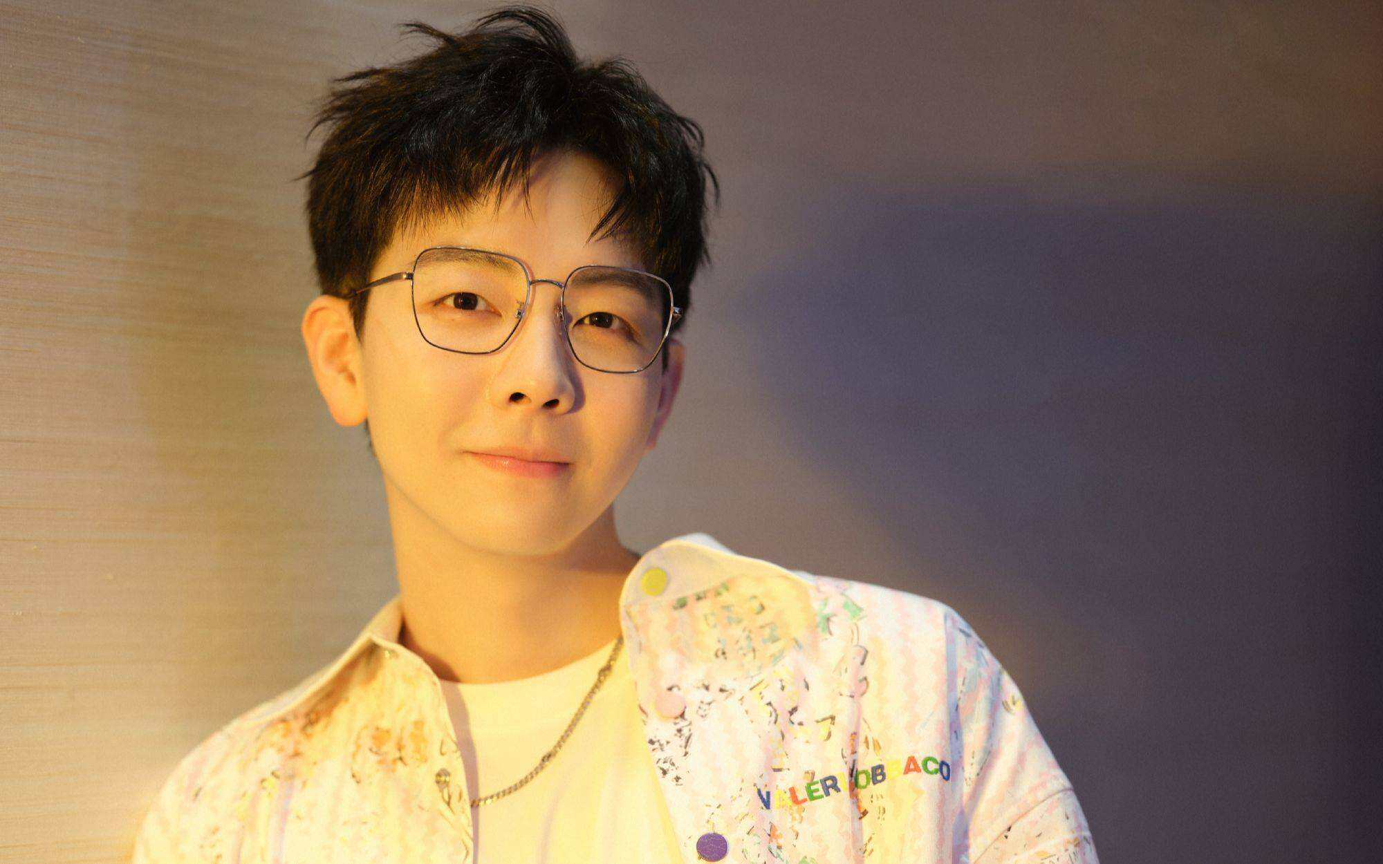 八卦媒體爆料胡夏有2個孩子 胡夏工作室發(fā)文辟謠：“假！? ?” ???