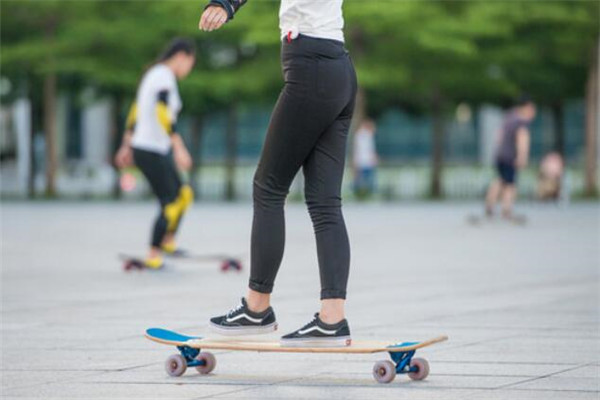 十種不適合學滑板的人 怕摔怕疼是大忌，你敢學嗎