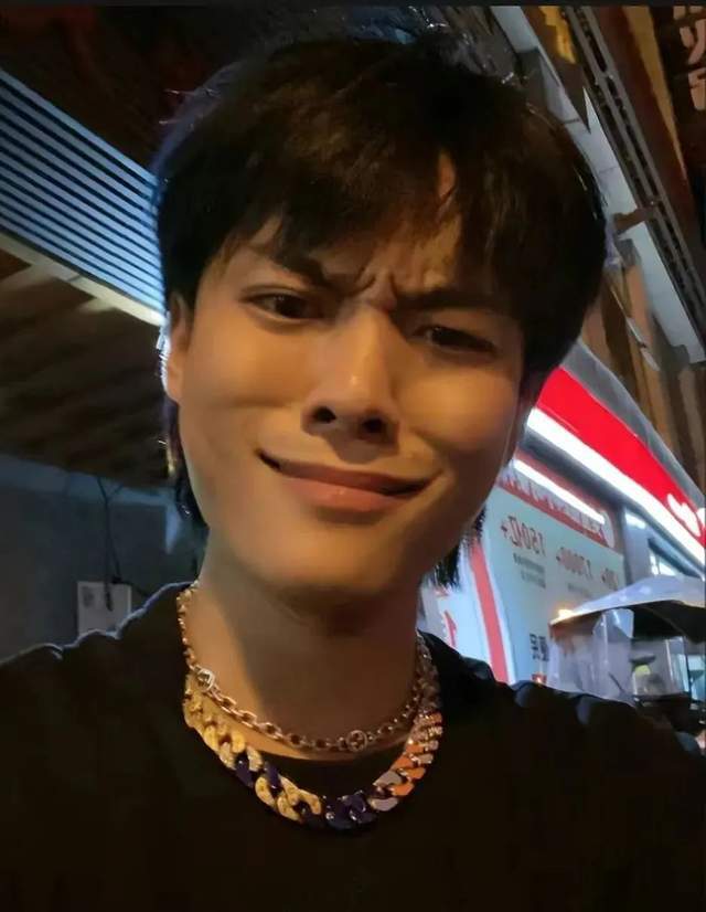 快手網(wǎng)紅排行榜前十名（身價(jià)上億的六位網(wǎng)紅） 12