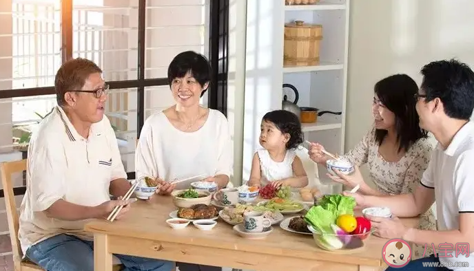 吃飯快VS吃飯慢哪個(gè)更健康 吃飯慢或可降低超重風(fēng)險(xiǎn)嗎