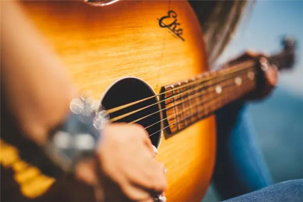 十種不適合學(xué)吉他的人 怕手指痛就別學(xué)，你適合學(xué)嗎