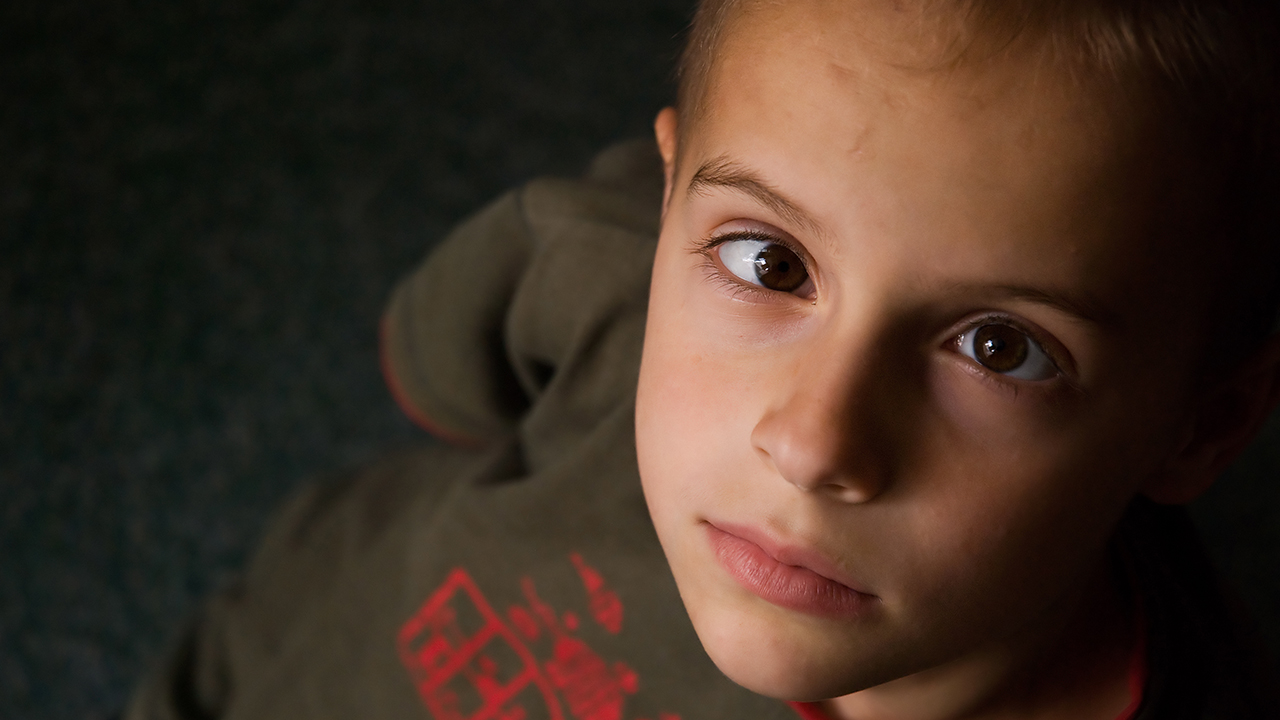 小孩子一歲多了有點(diǎn)斗雞眼