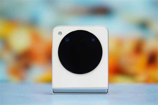 折疊屏手機(jī)僅2999元！努比亞Flip圖賞