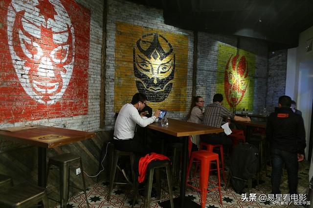 孤獨(dú)寂寞的城市中，那些逝去的靈魂 看《八百萬種死法》的技巧性（孤獨(dú)寂寞的城市中）(5)