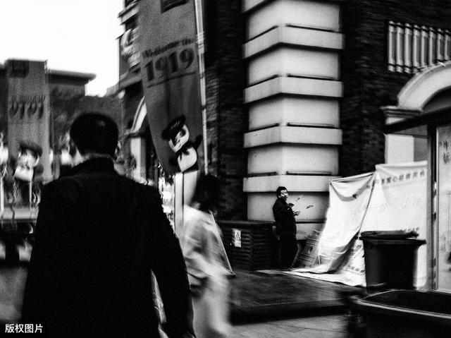 《八百萬種死法》 美麗女人接連死去，硬漢偵探對抗著城市的孤獨（美麗女人接連死去）(6)