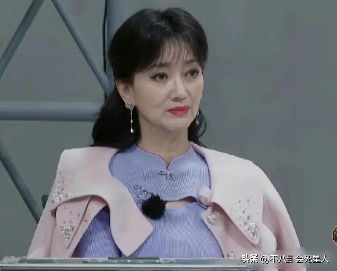 "趙雅芝穿著紫色套裝引爭議，70歲扮嫩還是自由選擇？" 8