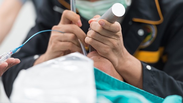 一歲八個(gè)月內(nèi)斜視怎么治療