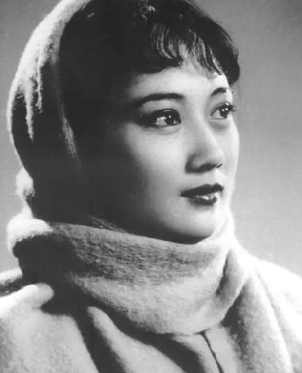 王曉棠 上世紀(jì)家喻戶曉的女將軍，60后們的女神，如今卻少有人知（上世紀(jì)家喻戶曉的女將軍）(1)