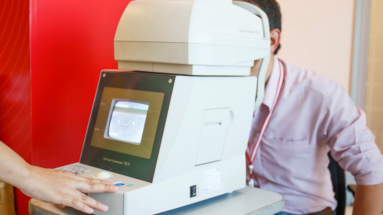 一歲寶寶右眼麻痹行內(nèi)斜視