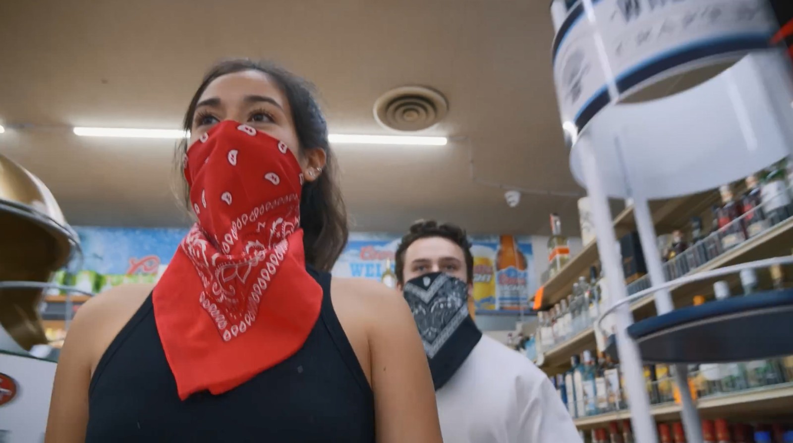 神還原，細(xì)節(jié)拉滿！粉絲用現(xiàn)實場景復(fù)刻《GTA6》預(yù)告片