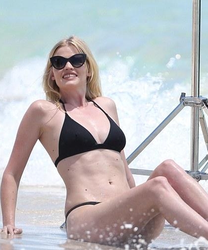 十大美胸明星盤點(diǎn)（世界上最漂亮的十個(gè)胸部） 102