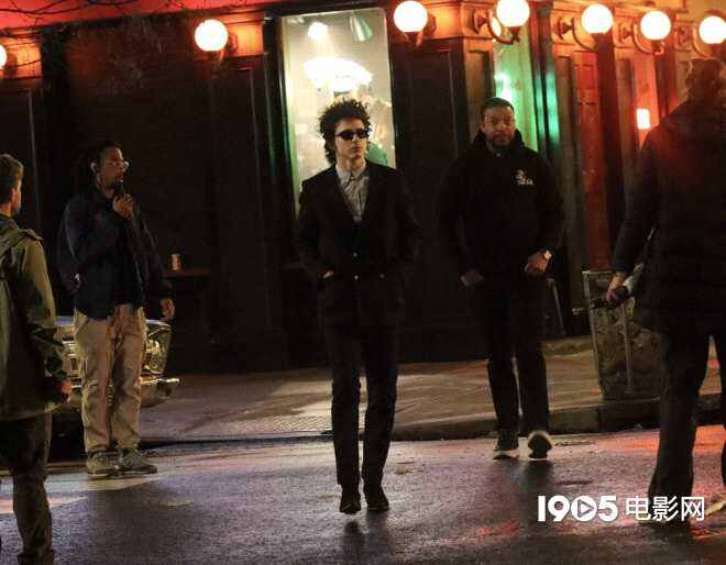 漸入佳境！《完全未知》路透 甜茶復(fù)古造型亮相