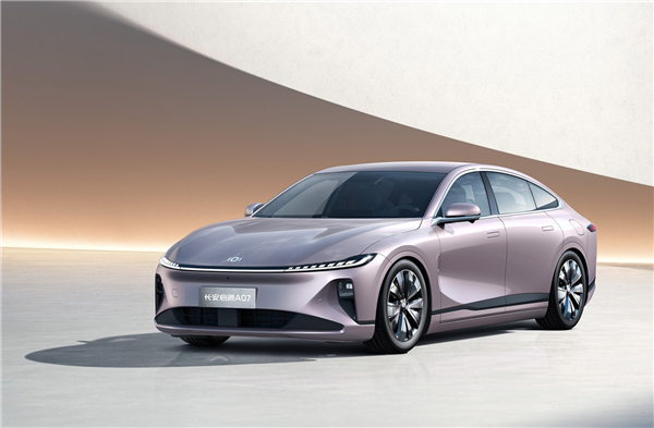 長安汽車高管工資公布：董事長朱華榮高 一年263萬