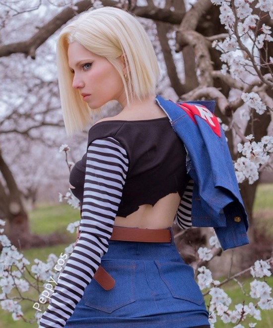 亞美尼亞小姐姐COS《龍珠》18號(hào)：成熟人妻身材火辣