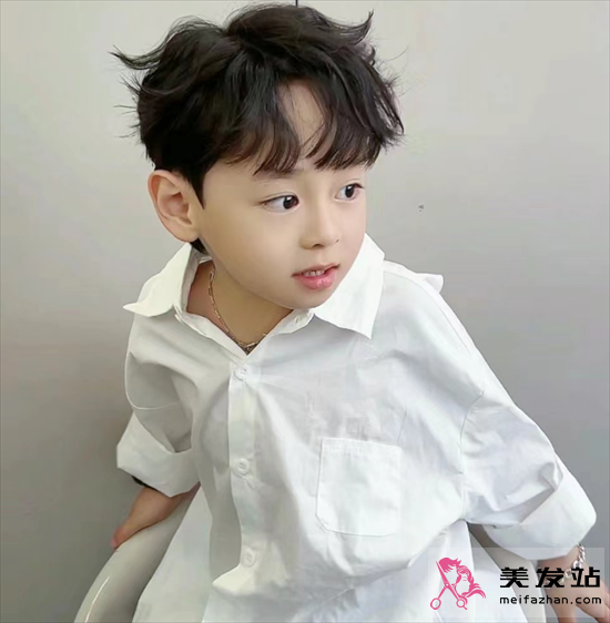 小男孩心形劉海 帥哭每個路人