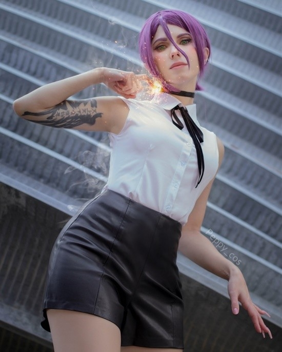 亞美尼亞小姐姐COS《龍珠》18號(hào)：成熟人妻身材火辣