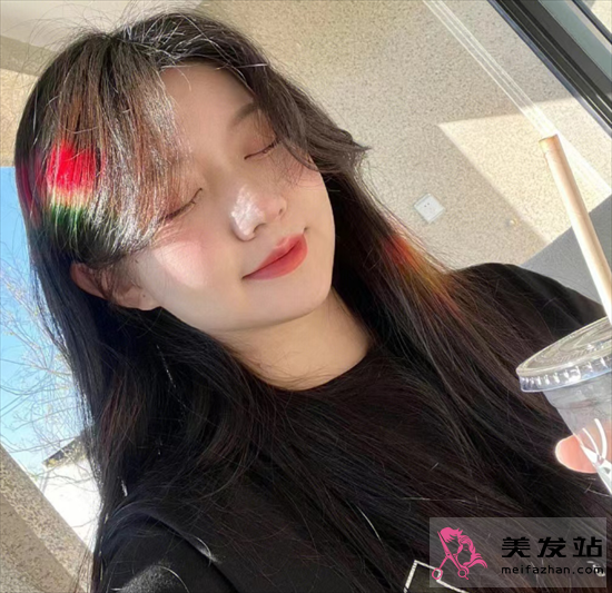 今年染發(fā)流行趨勢(shì) 浪漫彩虹色劉海染