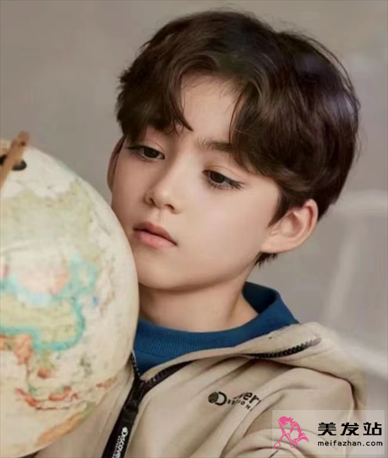 小男孩心形劉海 帥哭每個路人