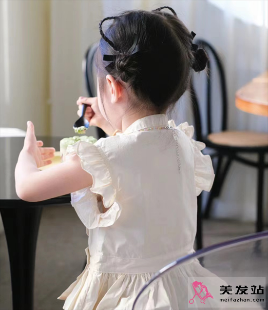 小女孩流行編發(fā) 個性貓耳朵發(fā)型 小女孩流行編發(fā) 個性貓耳朵發(fā)型