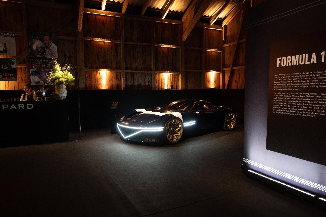 Chopard蕭邦聯(lián)合總裁卡爾-弗雷德里克·舍費(fèi)爾攜手傳奇賽車手杰克·?？怂构餐視匀聞?chuàng)意合作成果 Mille Miglia Classic Chronograph JX7腕表