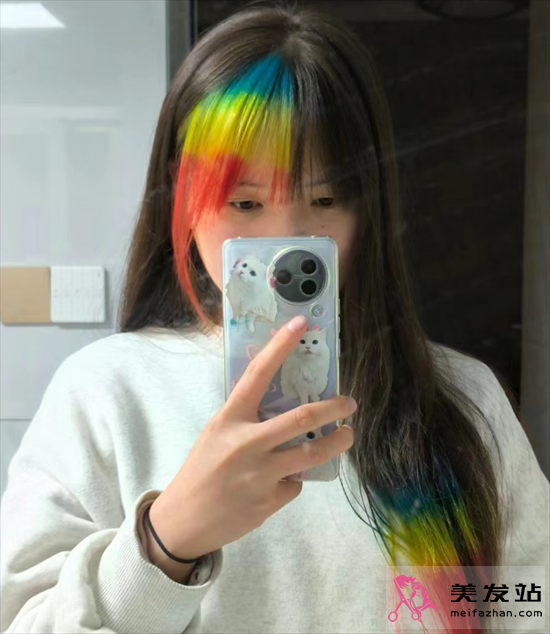 今年染發(fā)流行趨勢(shì) 浪漫彩虹色劉海染