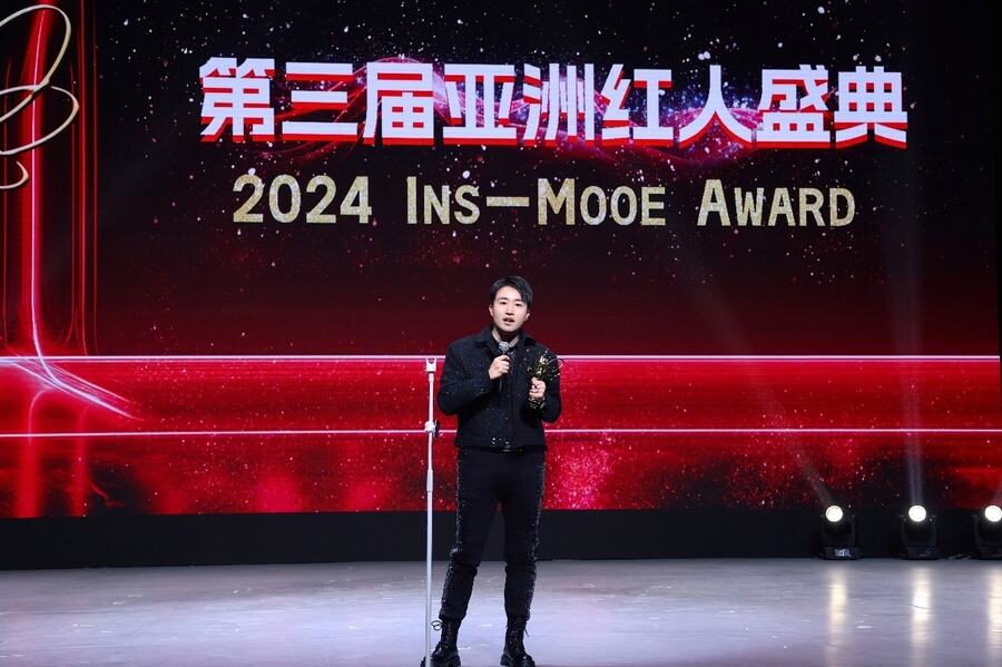 王成岳出席亞洲紅人盛典 榮獲“最受歡迎影視男演員”獎項