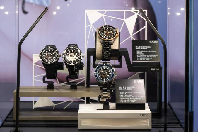材質(zhì)大師 領(lǐng)航未來(lái)風(fēng)潮 Rado瑞士雷達(dá)表亮相2024中國(guó)國(guó)際消費(fèi)品博覽會(huì)