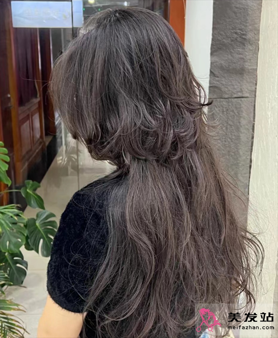 時(shí)尚長(zhǎng)發(fā)水母頭 非主流既視感滿滿