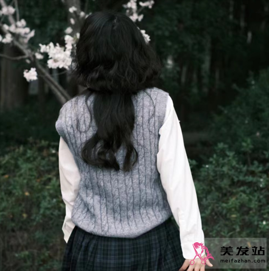 時(shí)尚長(zhǎng)發(fā)水母頭 非主流既視感滿滿