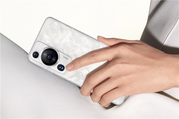 華為Pura 70系列開(kāi)售熱度空前！P系列誕生12年 高端手機(jī)市場(chǎng)迎來(lái)新格局