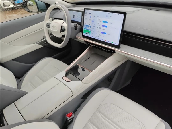 零百加速3.9秒 比小米SU7便宜7萬 值得買嗎