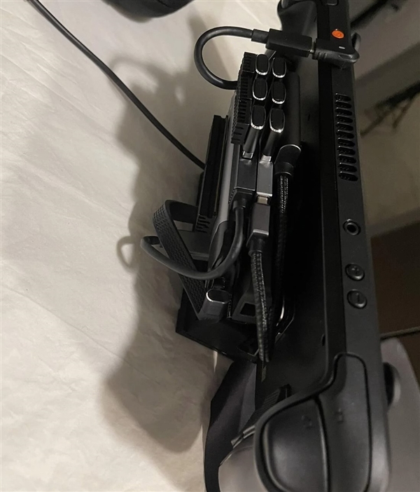 官翻Steam Deck半價出售