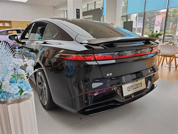 零百加速3.9秒 比小米SU7便宜7萬 值得買嗎