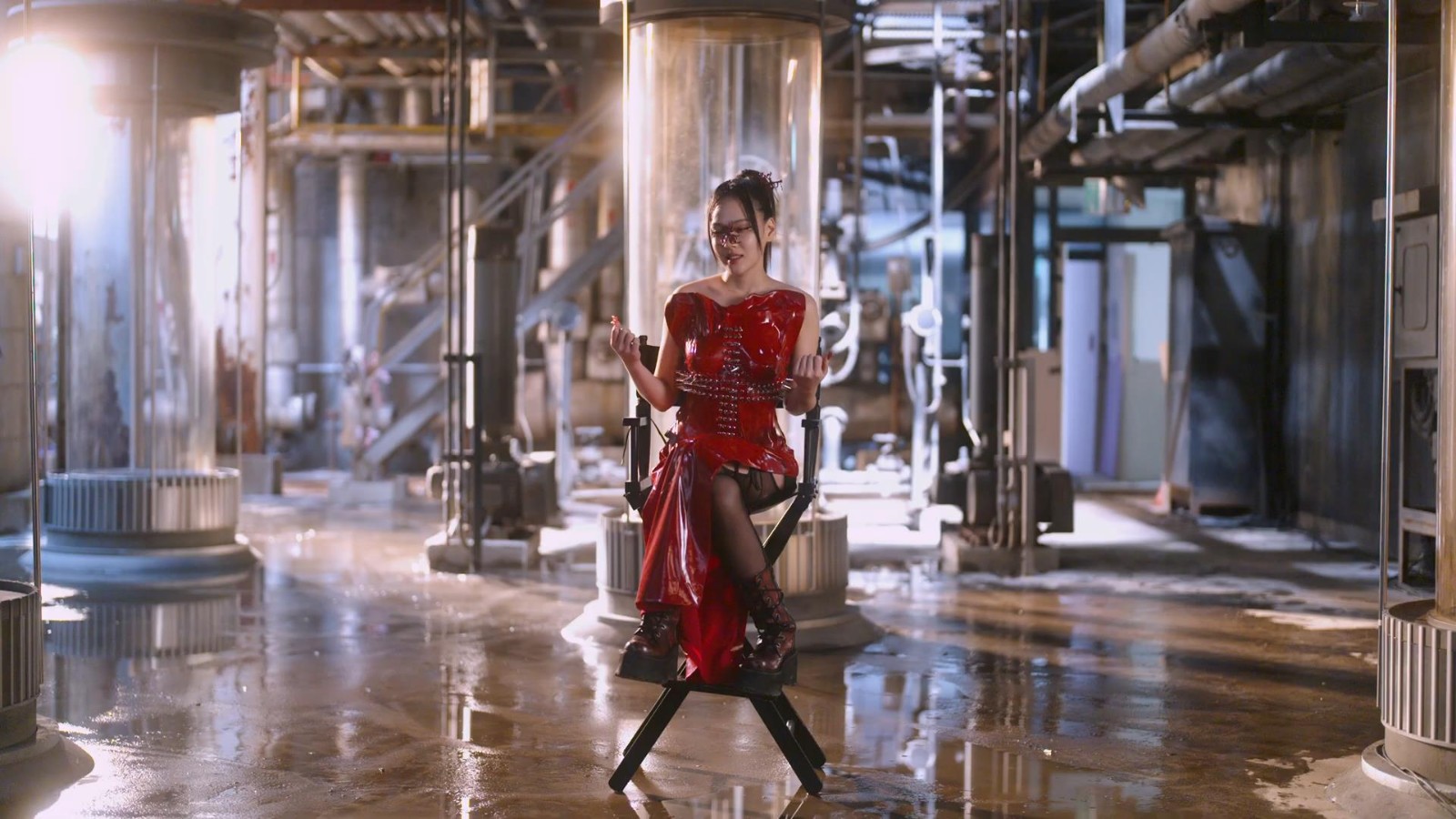 《星刃》與女歌手BIBI聯(lián)動(dòng)MV幕后 妝扮造型大贊