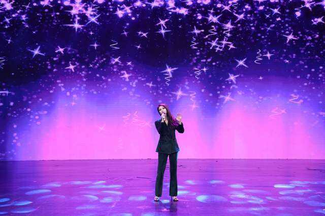 成凱欣攜手北京廣播電視臺(tái)《夢(mèng)想總動(dòng)員》，用歌曲《時(shí)光》講述追夢(mèng)歷程