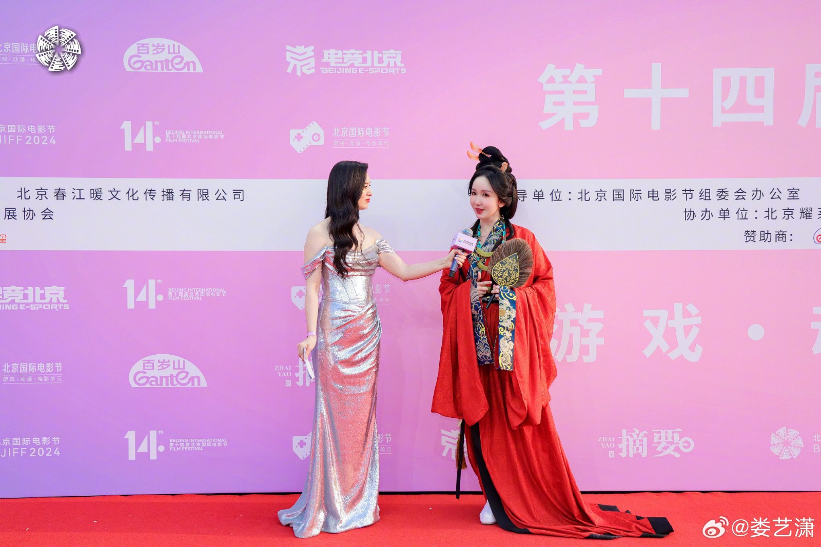 婁藝瀟打游戲穿漢服Cos武則天 真的非常驚艷！