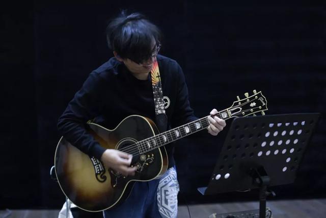 倒計時 《下墜》排練隨手記 今晚8點看《歌手》汪峰繼續(xù)為原創(chuàng)音樂打call（下墜排練隨手記）(8)